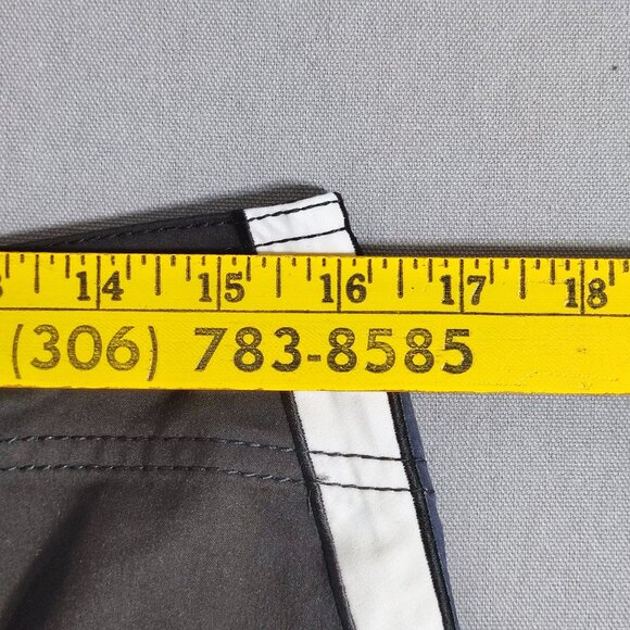 Billabong board shorts men's size 32 grey colour with stripes pattern swim wear - Picture 7 of 10